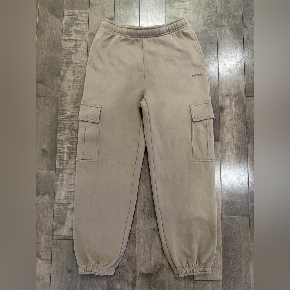 Aritzia Cozy Sweatfleece Mega Cargo Jogger, Nomad Taupe, Size S